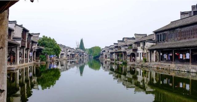 拯救电力塔的泰坦